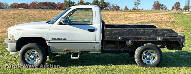 image for item NR9433 1996 Dodge Ram 1500  flatbed pickup truck