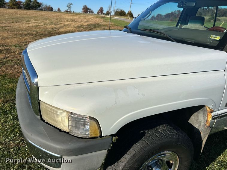 image for item NR9433 1996 Dodge Ram 1500  flatbed pickup truck