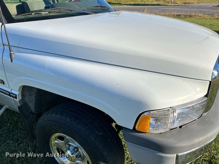 image for item NR9433 1996 Dodge Ram 1500  flatbed pickup truck