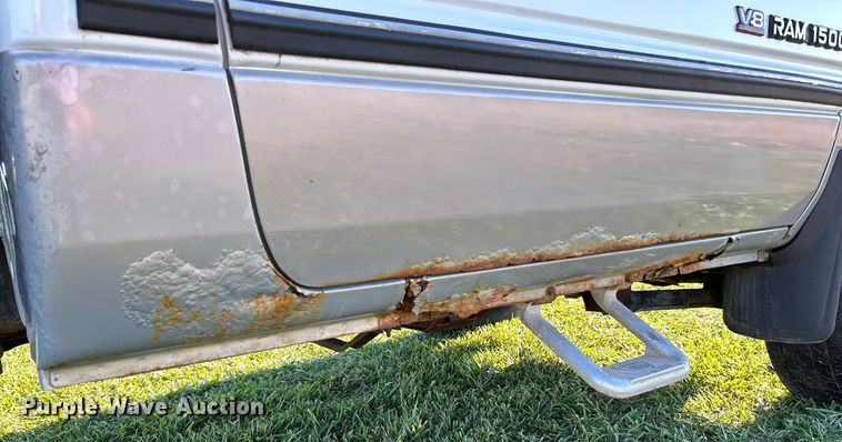 image for item NR9433 1996 Dodge Ram 1500  flatbed pickup truck