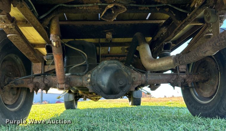 image for item NR9433 1996 Dodge Ram 1500  flatbed pickup truck