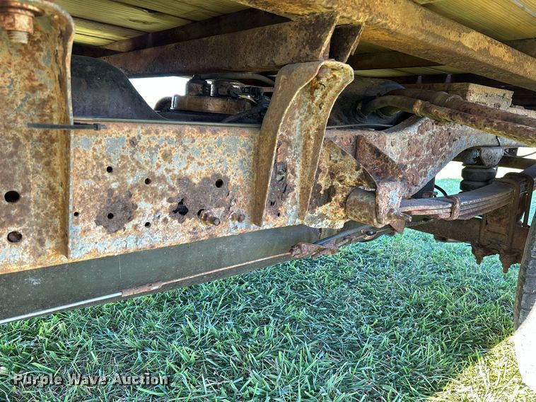 image for item NR9433 1996 Dodge Ram 1500  flatbed pickup truck