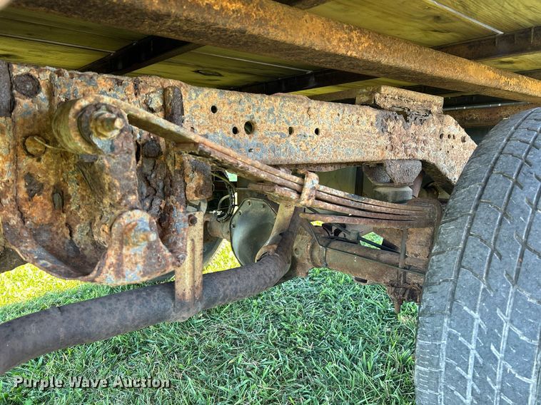 image for item NR9433 1996 Dodge Ram 1500  flatbed pickup truck