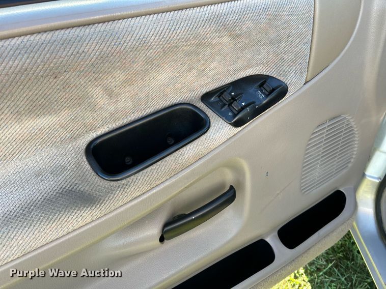 image for item NR9433 1996 Dodge Ram 1500  flatbed pickup truck