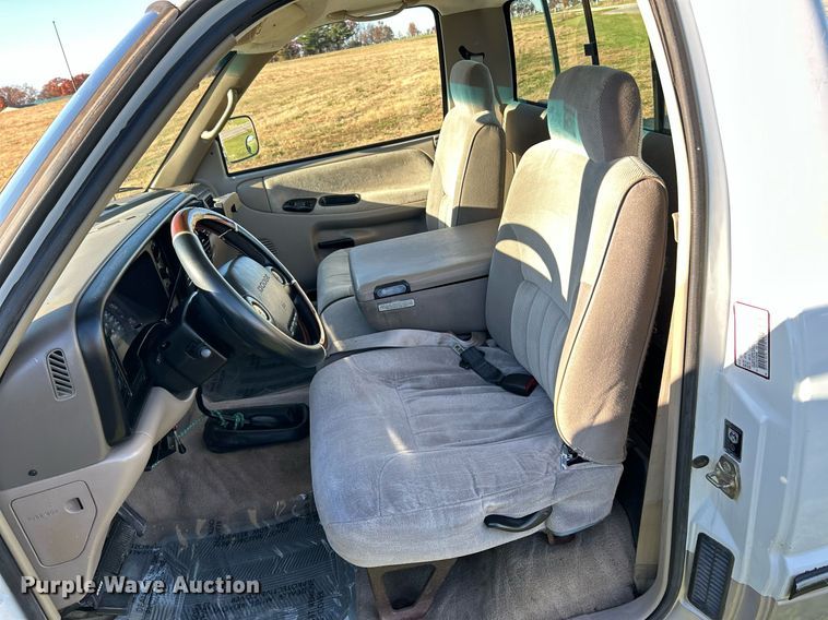 image for item NR9433 1996 Dodge Ram 1500  flatbed pickup truck