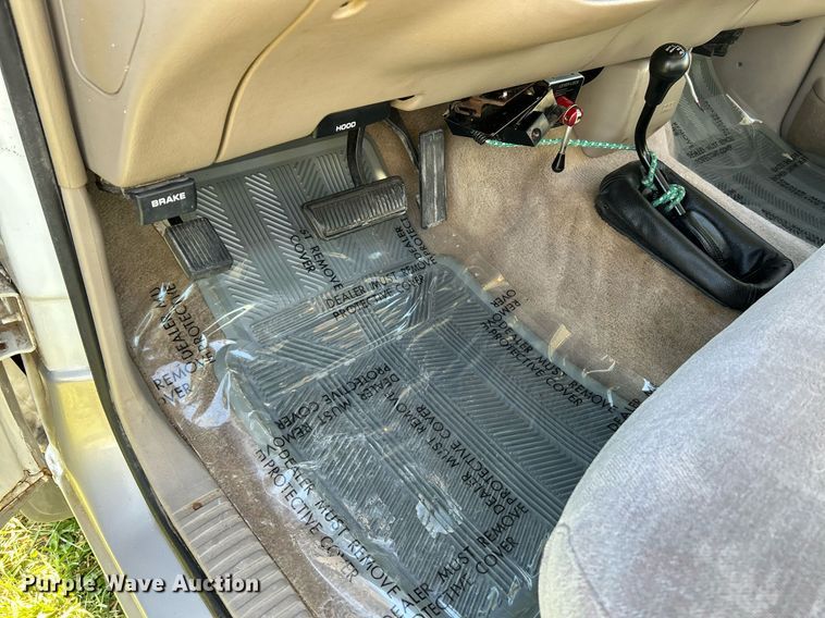 image for item NR9433 1996 Dodge Ram 1500  flatbed pickup truck