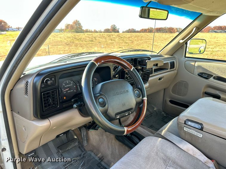 image for item NR9433 1996 Dodge Ram 1500  flatbed pickup truck