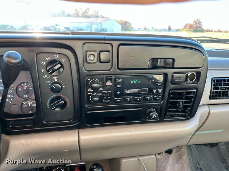 image for item NR9433 1996 Dodge Ram 1500  flatbed pickup truck