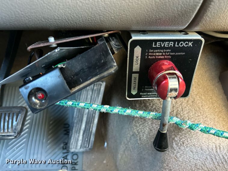 image for item NR9433 1996 Dodge Ram 1500  flatbed pickup truck