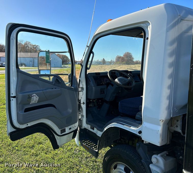 image for item NR9435 2008 Mitsubishi FUSO  flatbed truck