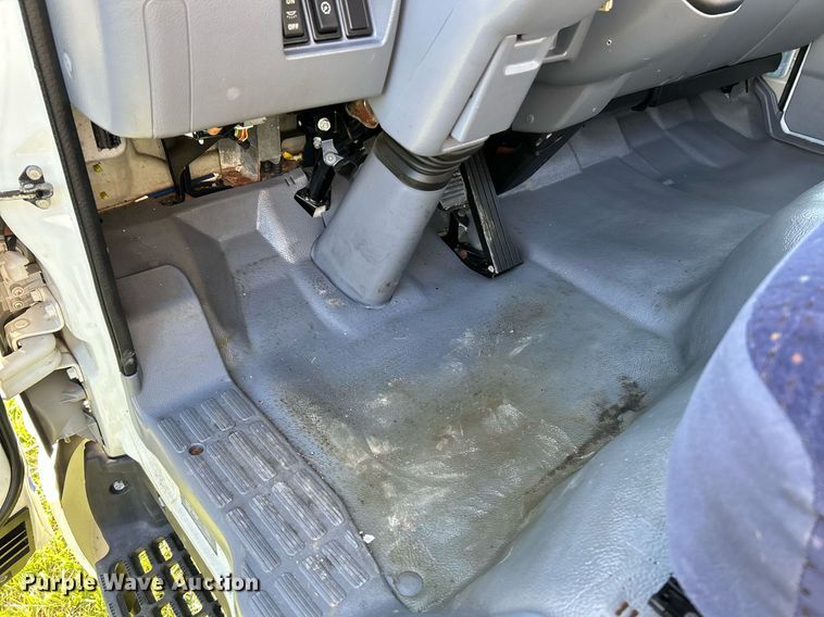 image for item NR9435 2008 Mitsubishi FUSO  flatbed truck