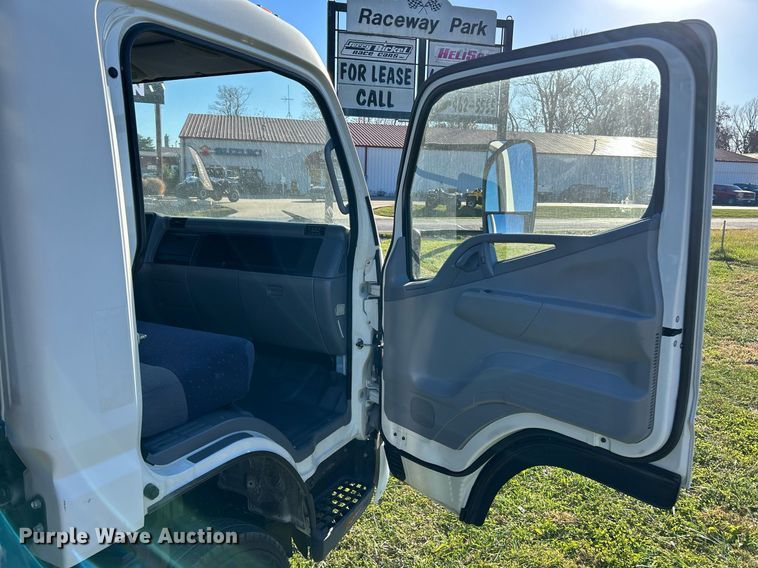 image for item NR9435 2008 Mitsubishi FUSO  flatbed truck