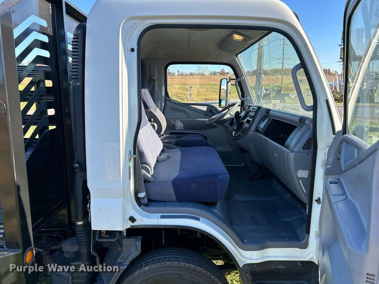 image for item NR9435 2008 Mitsubishi FUSO  flatbed truck