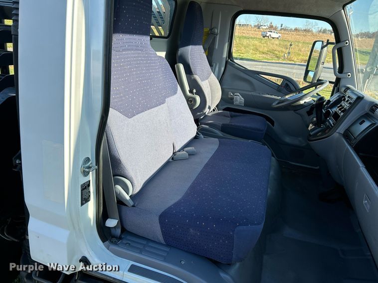 image for item NR9435 2008 Mitsubishi FUSO  flatbed truck