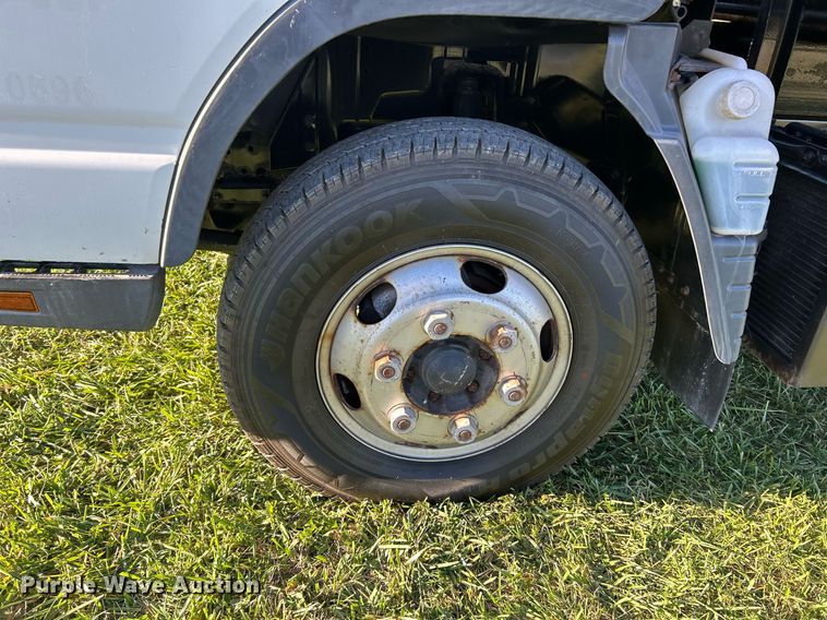 image for item NR9435 2008 Mitsubishi FUSO  flatbed truck