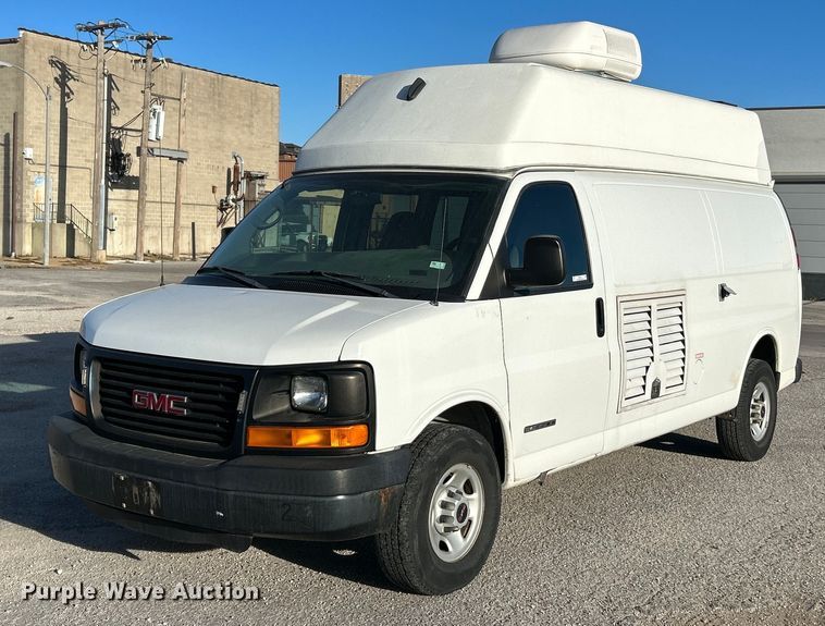 image for item NR9437 2004 GMC Savana 3500  van