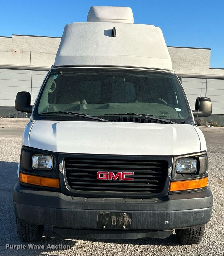 image for item NR9437 2004 GMC Savana 3500  van
