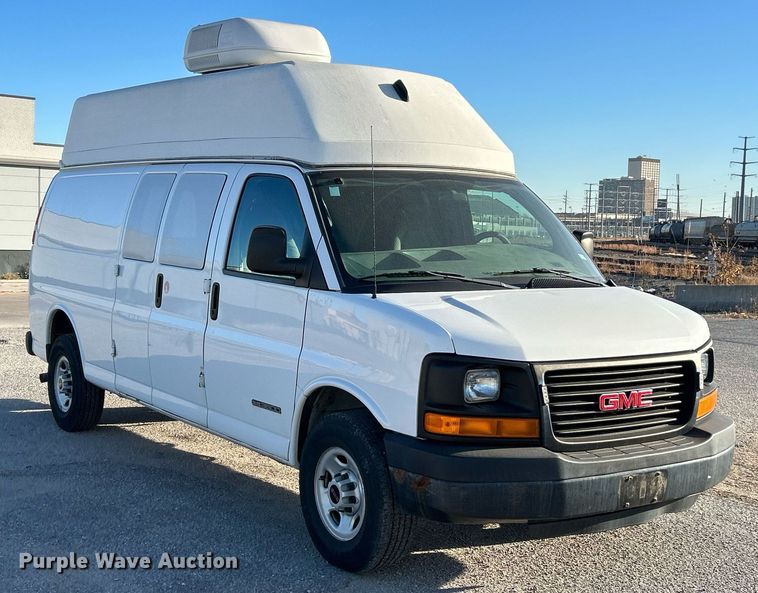 image for item NR9437 2004 GMC Savana 3500  van