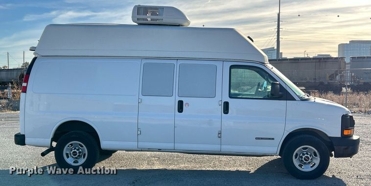 image for item NR9437 2004 GMC Savana 3500  van