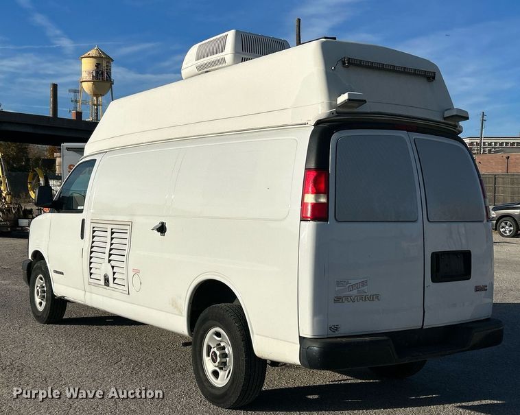 image for item NR9437 2004 GMC Savana 3500  van