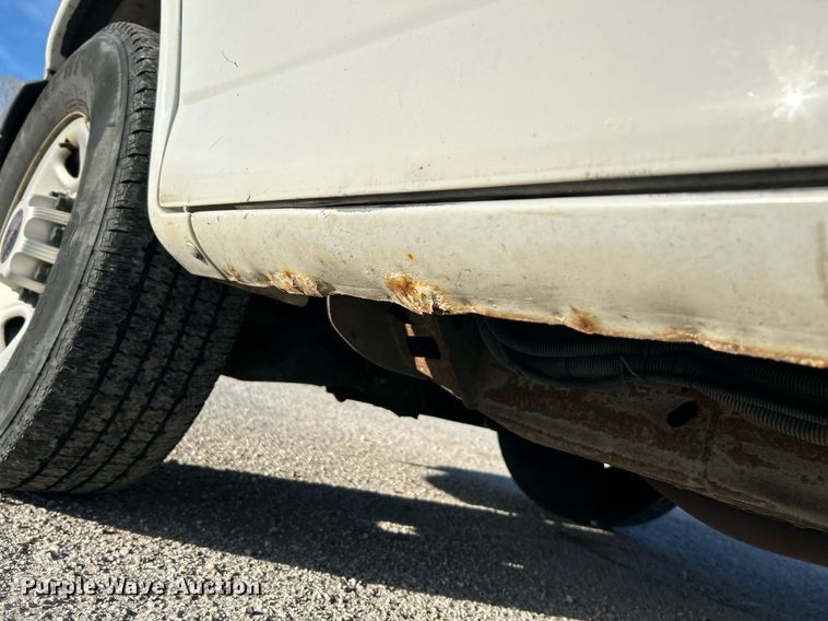 image for item NR9437 2004 GMC Savana 3500  van