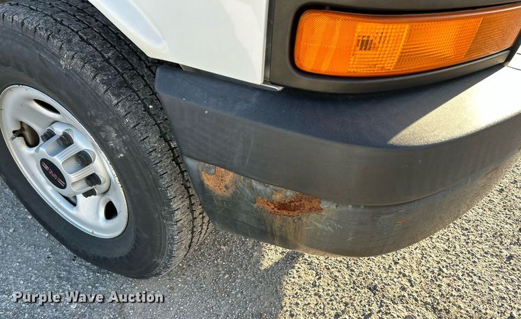 image for item NR9437 2004 GMC Savana 3500  van