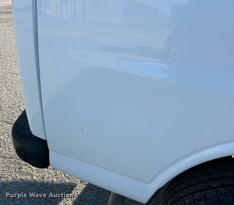 image for item NR9437 2004 GMC Savana 3500  van