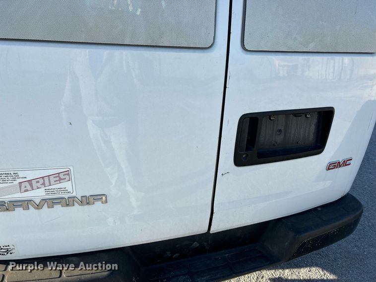 image for item NR9437 2004 GMC Savana 3500  van