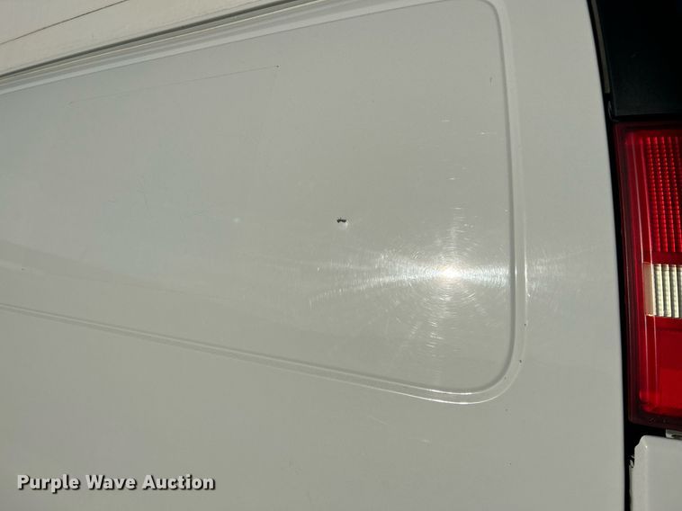 image for item NR9437 2004 GMC Savana 3500  van