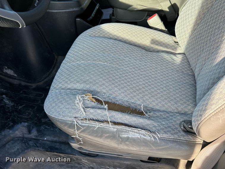 image for item NR9437 2004 GMC Savana 3500  van