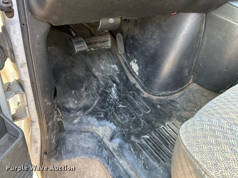 image for item NR9437 2004 GMC Savana 3500  van