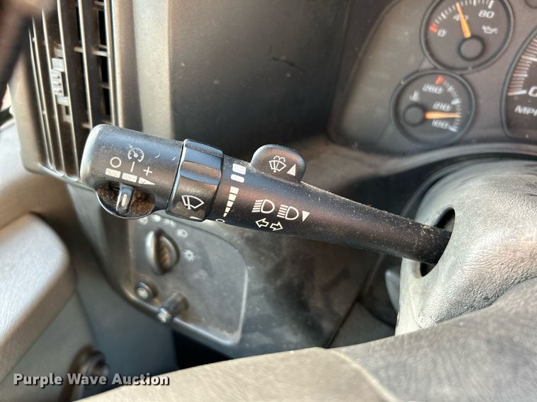 image for item NR9437 2004 GMC Savana 3500  van