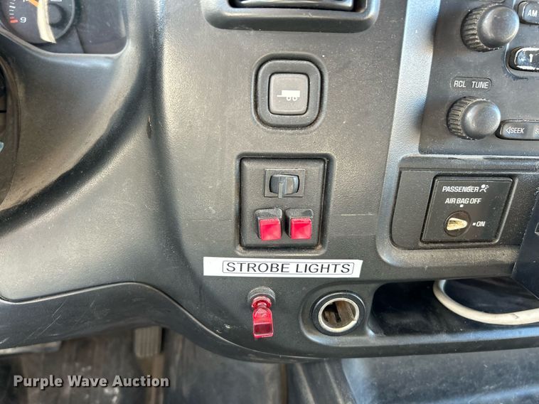 image for item NR9437 2004 GMC Savana 3500  van