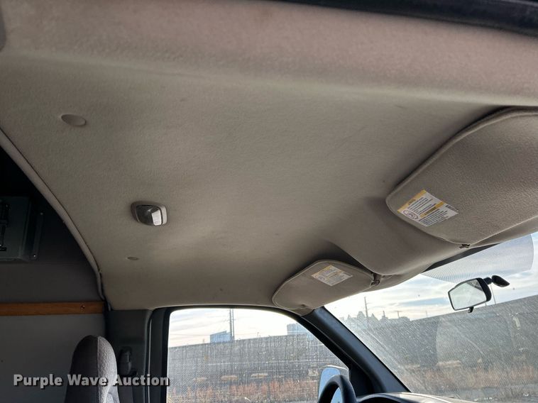 image for item NR9437 2004 GMC Savana 3500  van