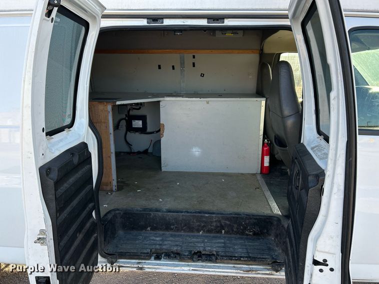 image for item NR9437 2004 GMC Savana 3500  van