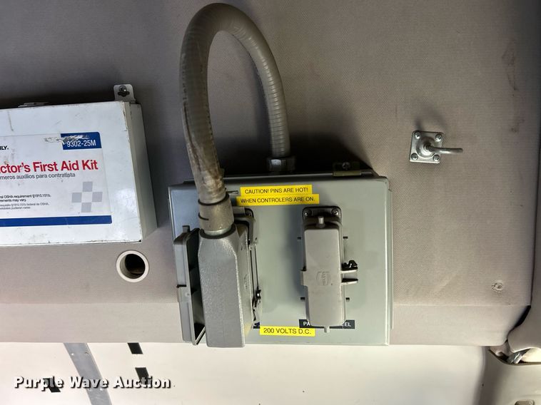 image for item NR9437 2004 GMC Savana 3500  van