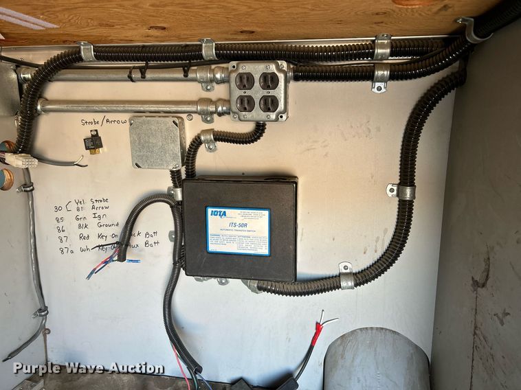 image for item NR9437 2004 GMC Savana 3500  van