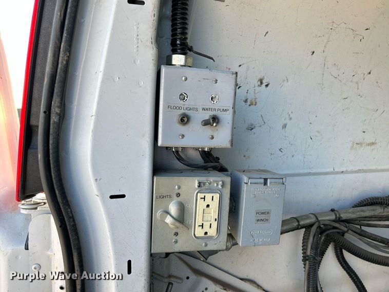 image for item NR9437 2004 GMC Savana 3500  van