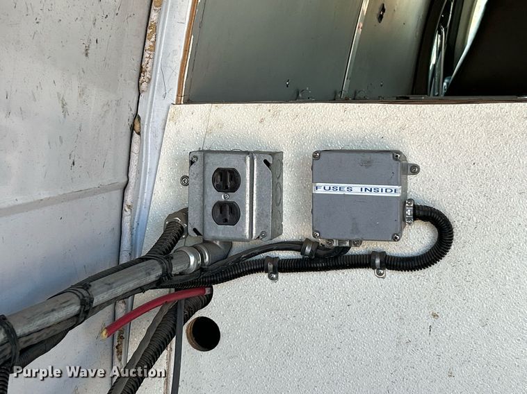 image for item NR9437 2004 GMC Savana 3500  van