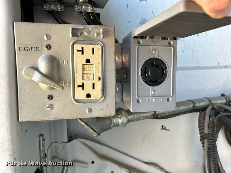 image for item NR9437 2004 GMC Savana 3500  van