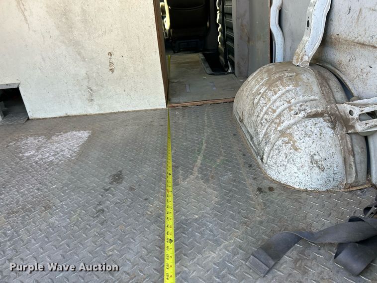 image for item NR9437 2004 GMC Savana 3500  van