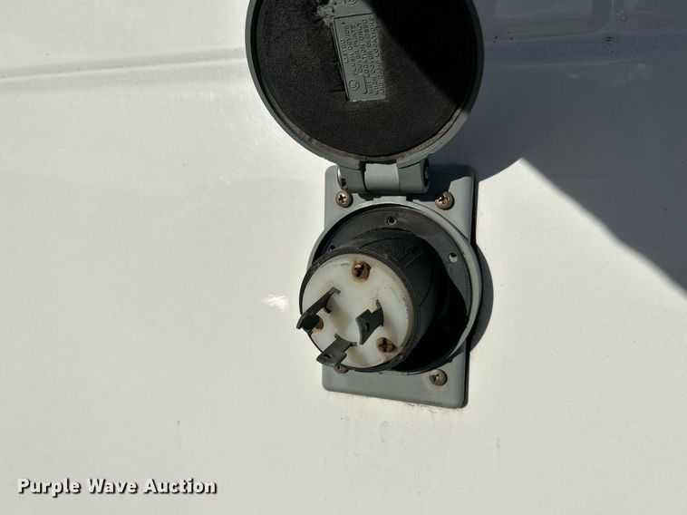 image for item NR9437 2004 GMC Savana 3500  van