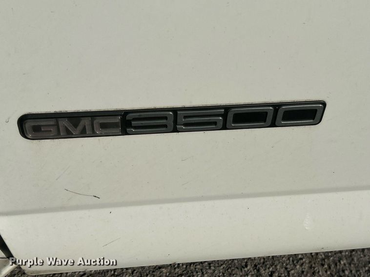 image for item NR9437 2004 GMC Savana 3500  van