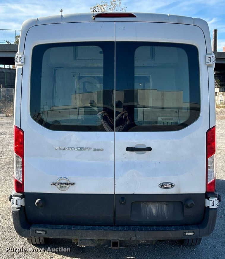 image for item NR9438 2015 Ford Transit 250  van