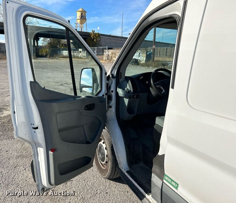 image for item NR9438 2015 Ford Transit 250  van