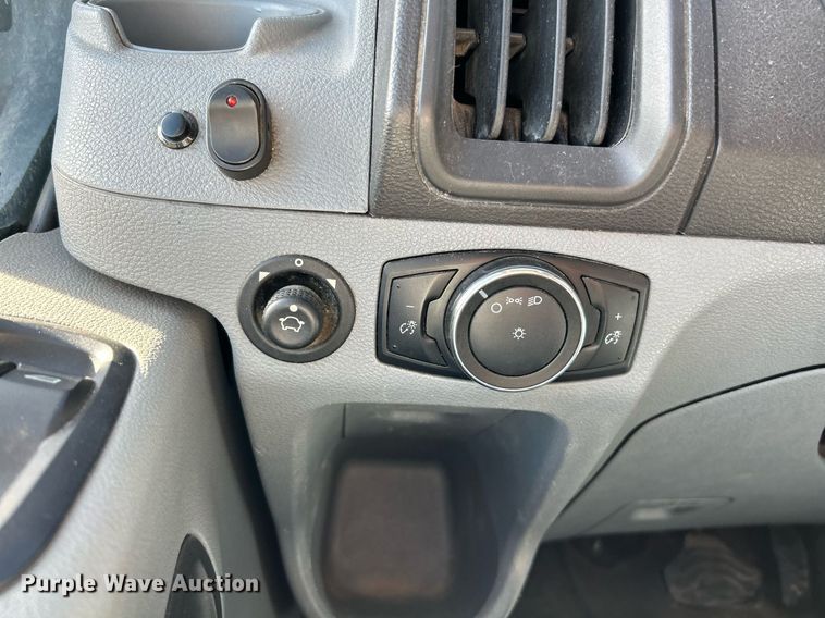 image for item NR9438 2015 Ford Transit 250  van