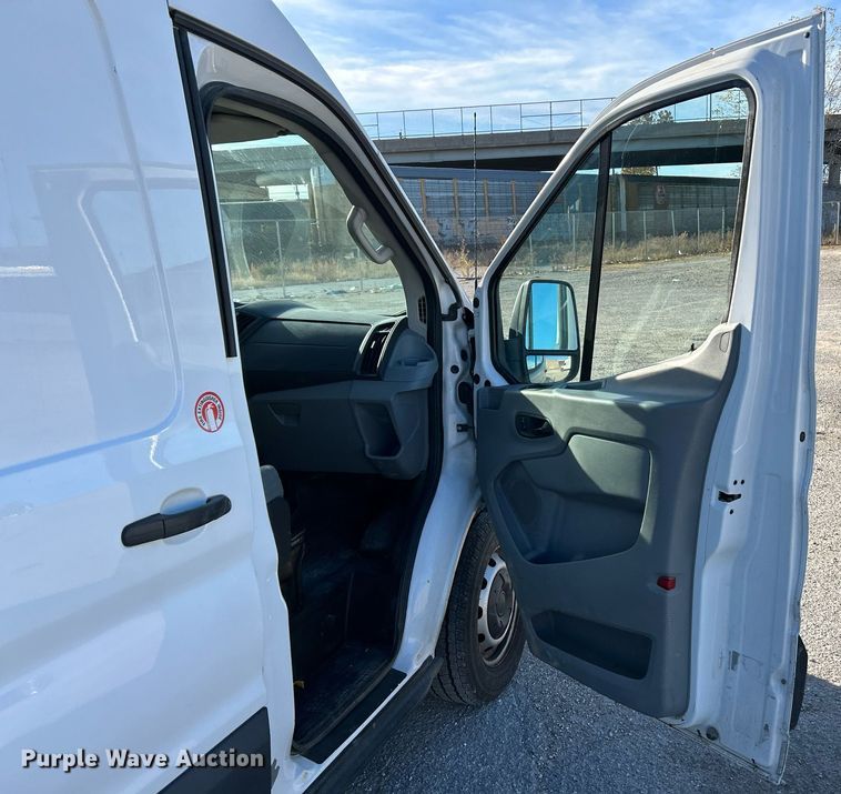 image for item NR9438 2015 Ford Transit 250  van