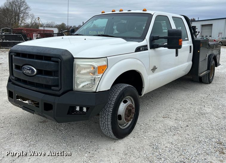 image for item NR9451 2012 Ford  F350 Super Duty  Crew Cab utility bed pickup truck