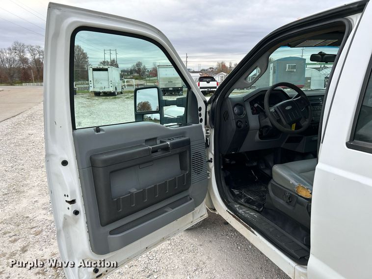 image for item NR9451 2012 Ford  F350 Super Duty  Crew Cab utility bed pickup truck