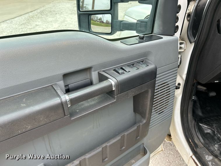 image for item NR9451 2012 Ford  F350 Super Duty  Crew Cab utility bed pickup truck